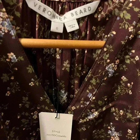 NWT VERONICA BEARD GIZELA FLORAL SILK BLEND BLOUSE TOP MERLOT 0 - Picture 7 of 8